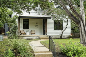  Photo 0
