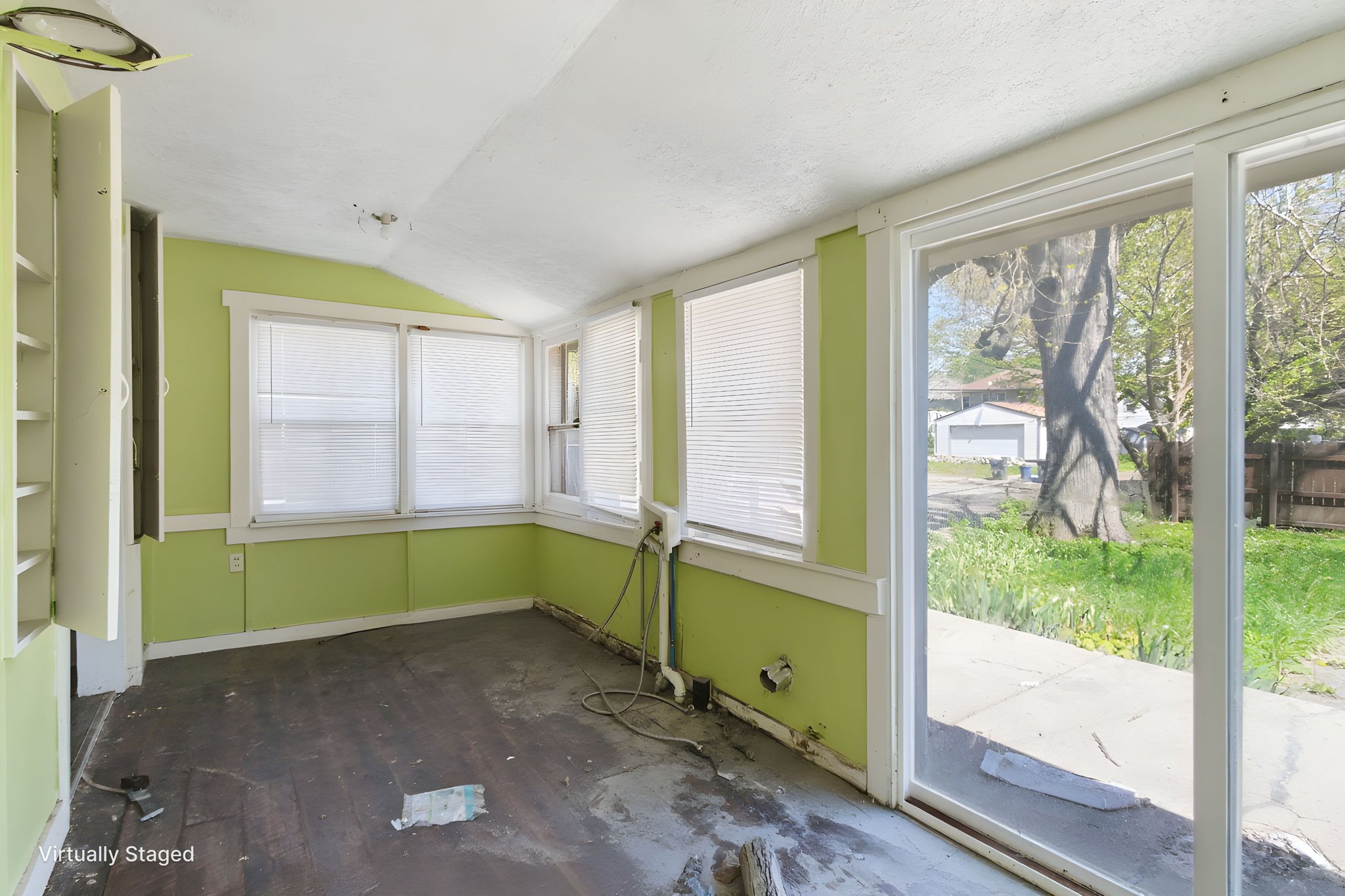 Property_Expressions_913_Lasalle (20) furniture removed.jpeg