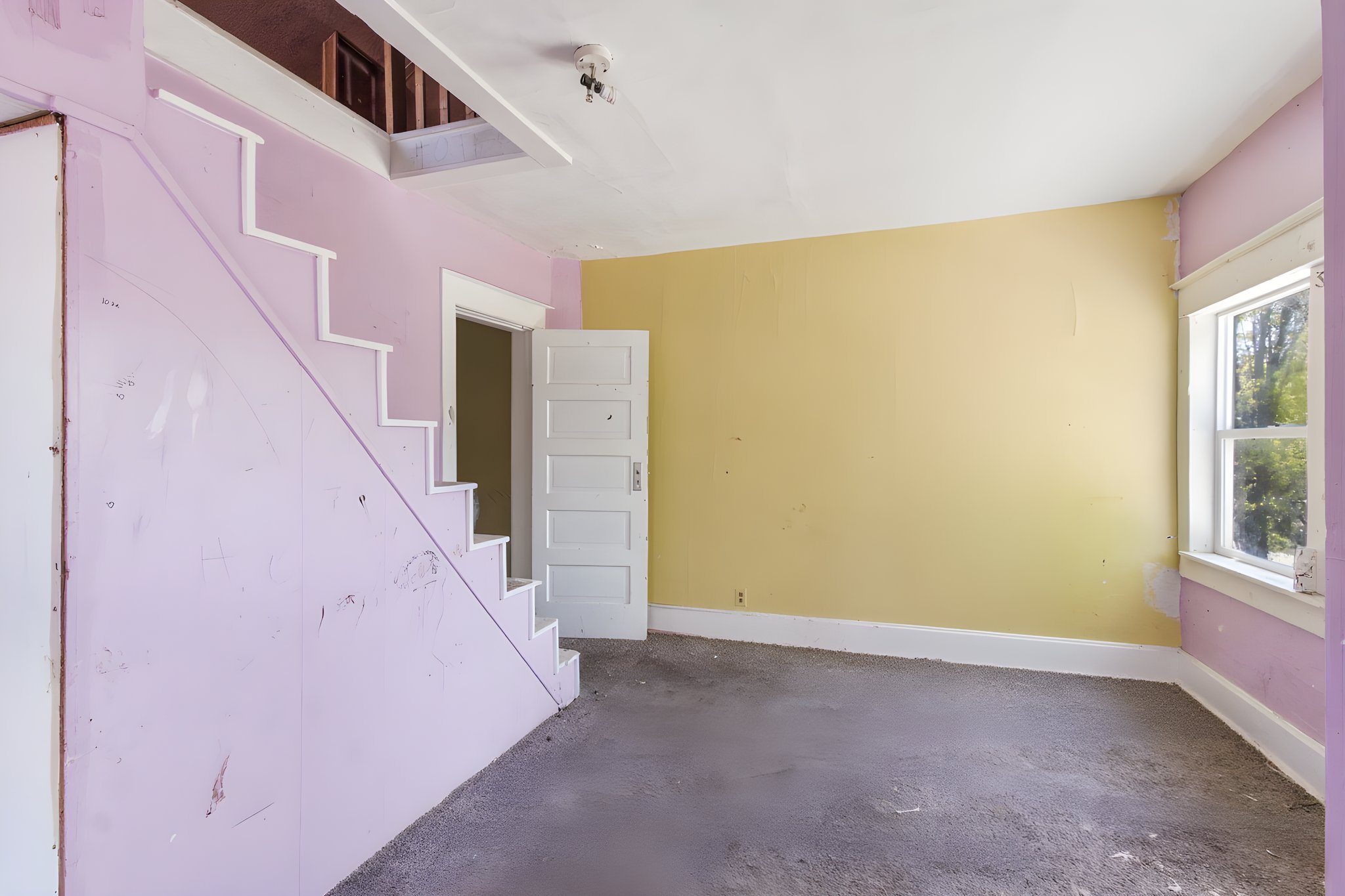 Property_Expressions_913_Lasalle (27) furniture removed.jpeg