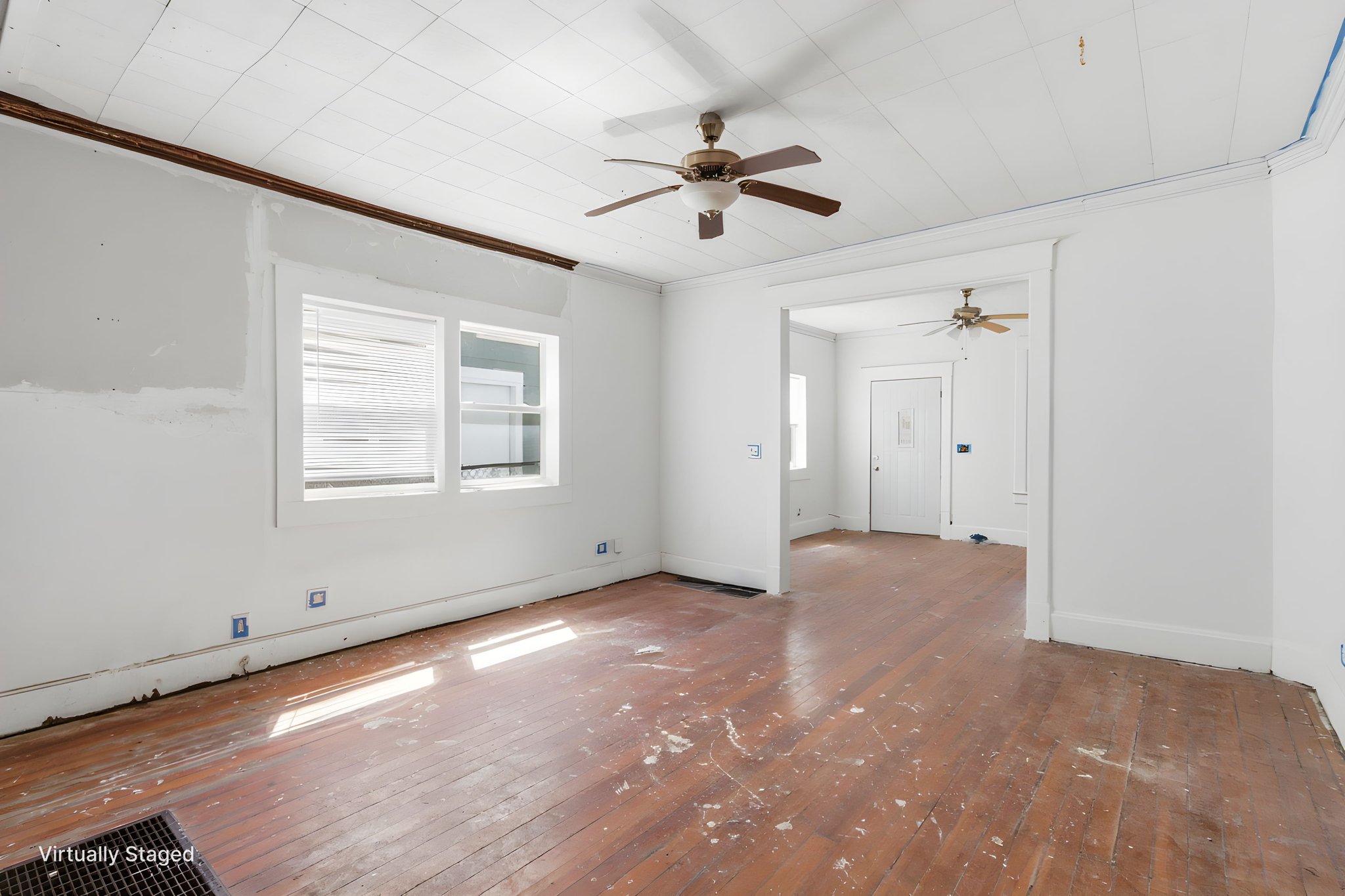 Property_Expressions_913_Lasalle (37) furniture removed.jpeg