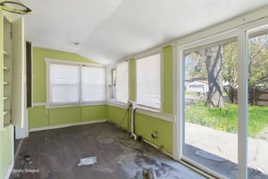 Property_Expressions_913_Lasalle (20) furniture removed.jpeg