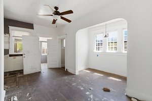 Property_Expressions_913_Lasalle (38) furniture removed.jpeg