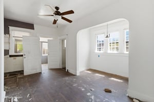 Property_Expressions_913_Lasalle (38) furniture removed.jpeg