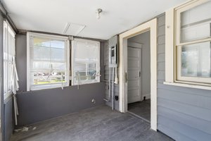 Property_Expressions_913_Lasalle (45) furniture removed.jpeg