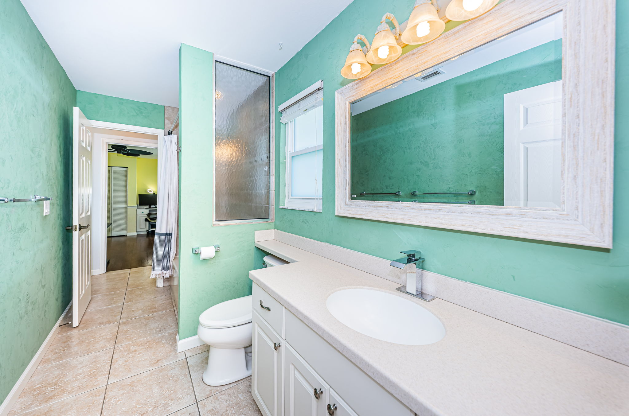 Jack n Jill Bathroom2a