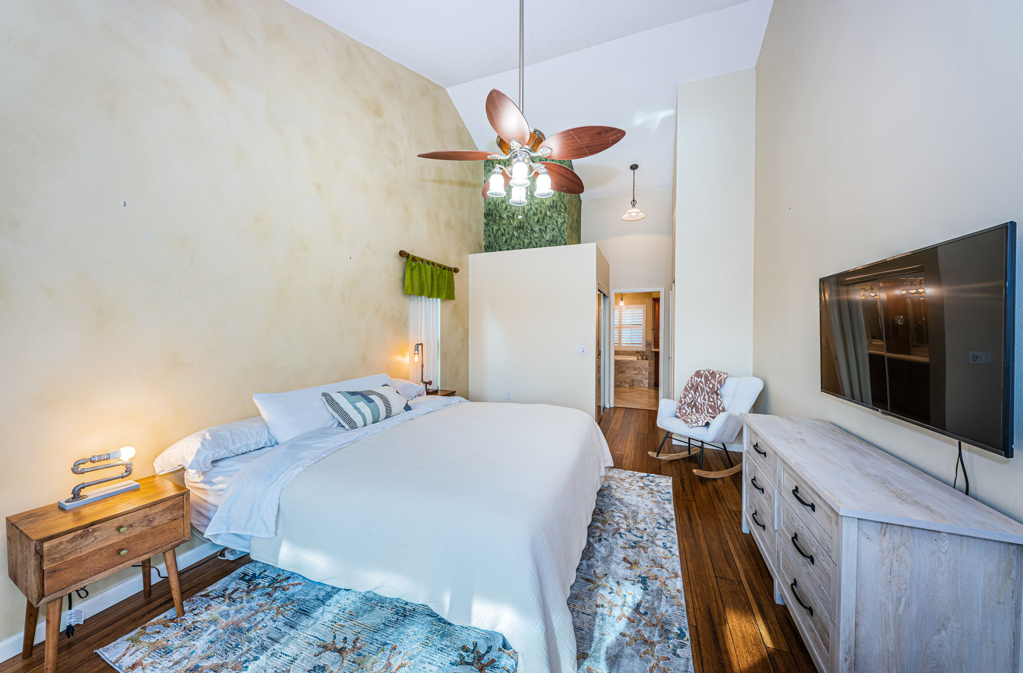 Master Bedroom1c