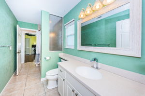 Jack n Jill Bathroom2a