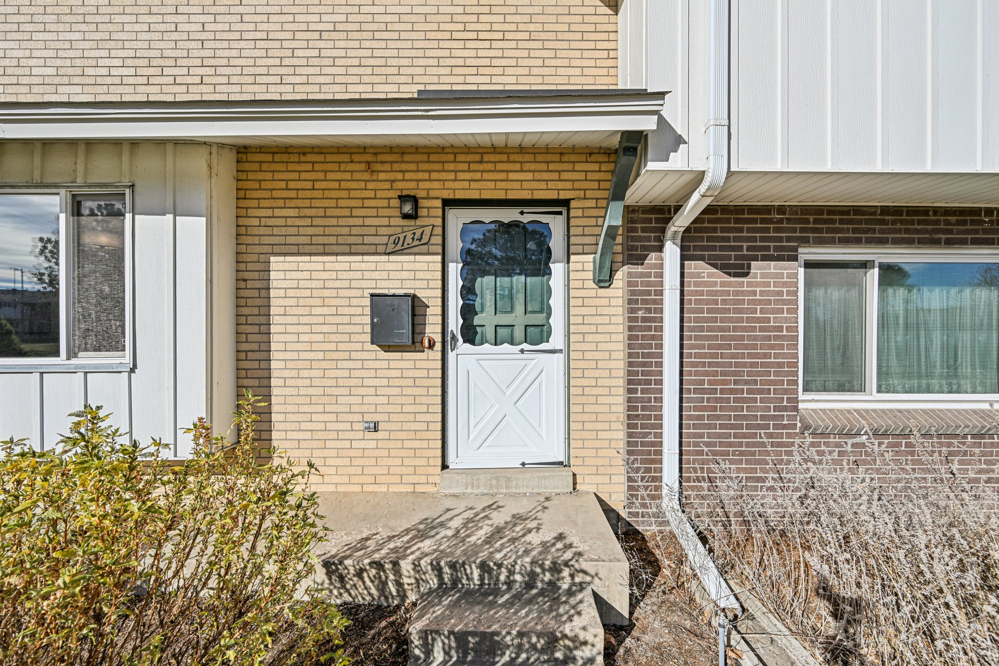 E Nassau Ave-S1112-005.jpg