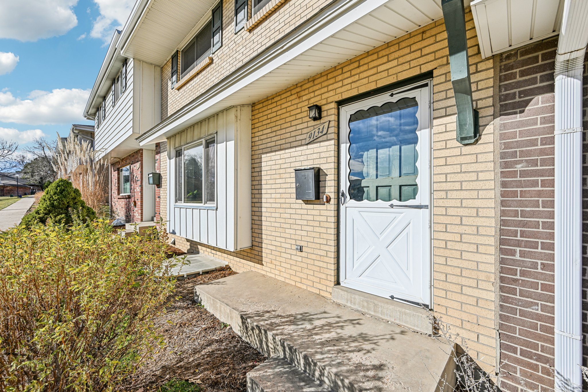 E Nassau Ave-S1112-006.jpg