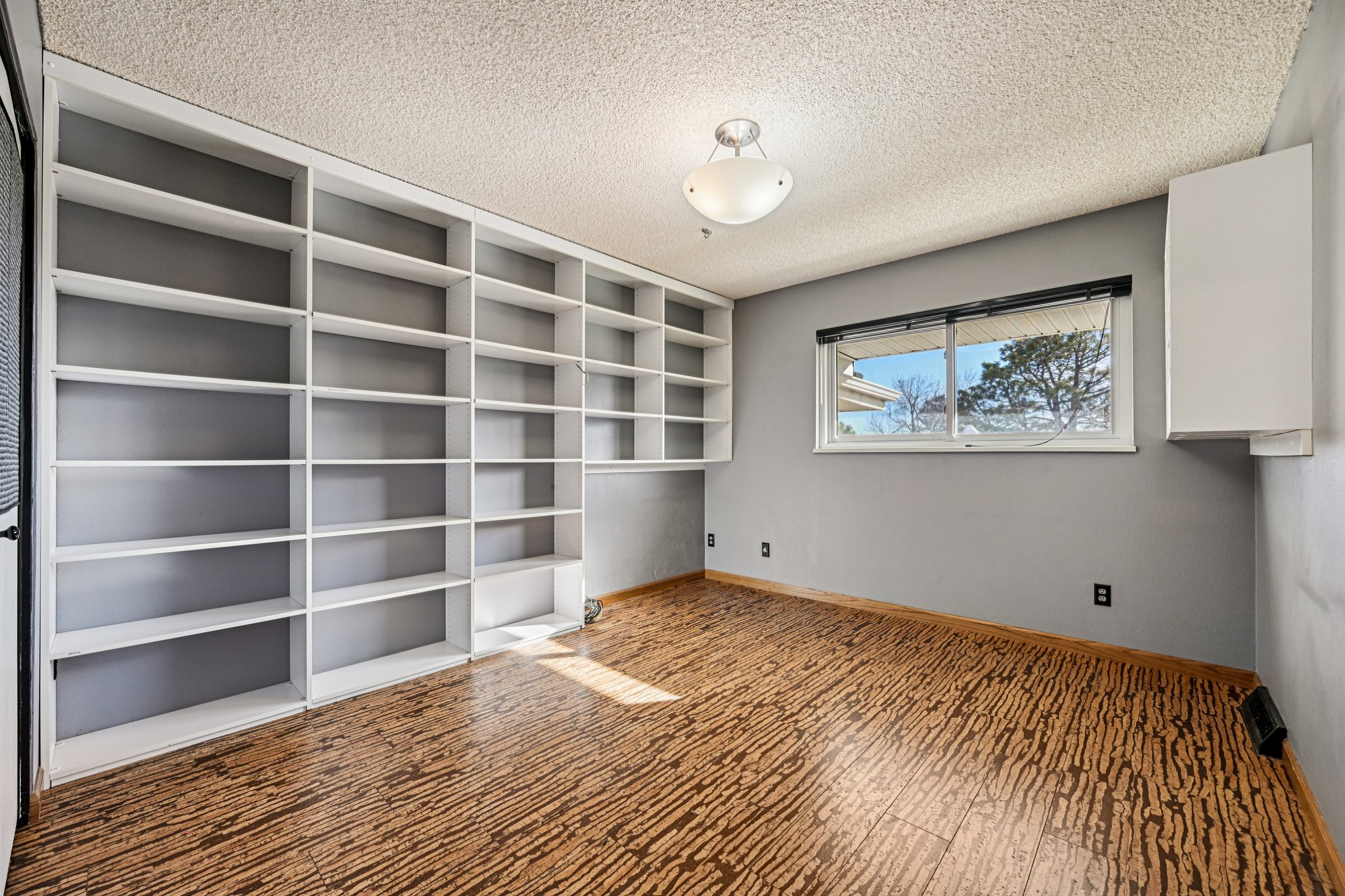 E Nassau Ave-S1112-029.jpg