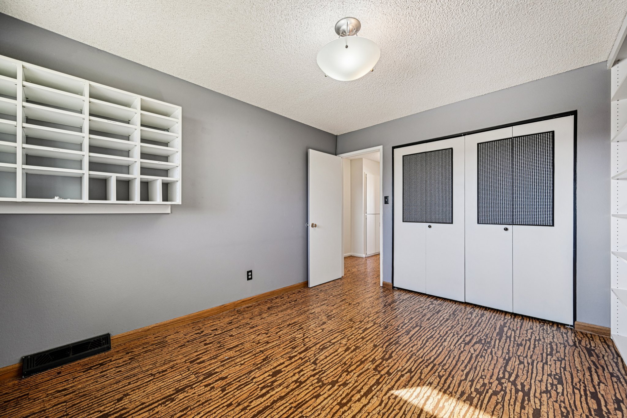 E Nassau Ave-S1112-030.jpg