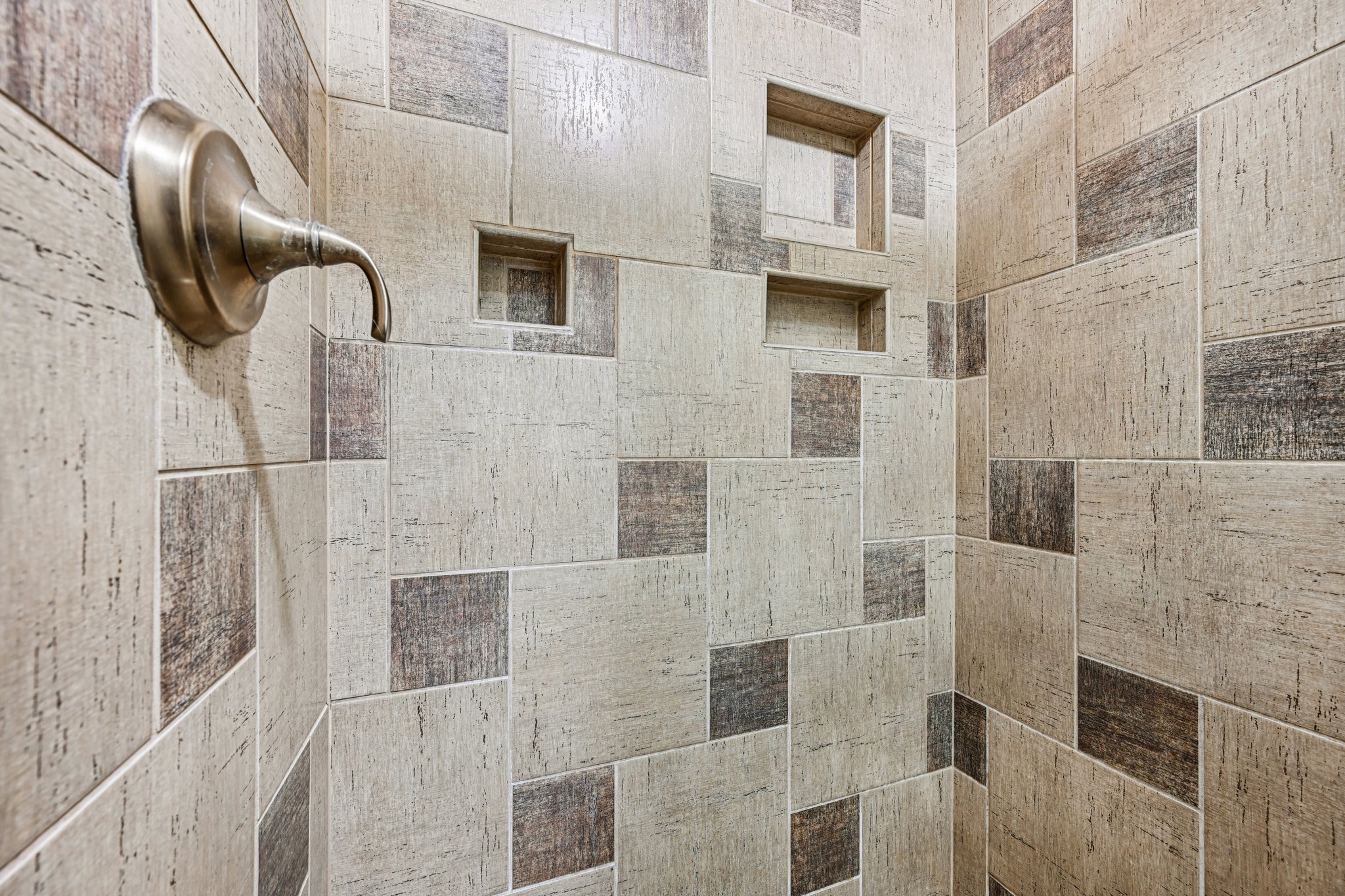 E Nassau Ave-S1112-040.jpg