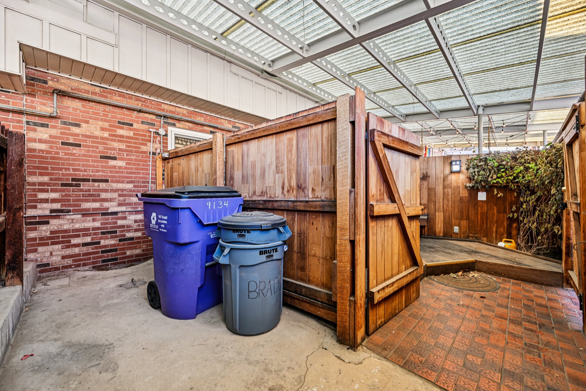 E Nassau Ave-S1112-047.jpg