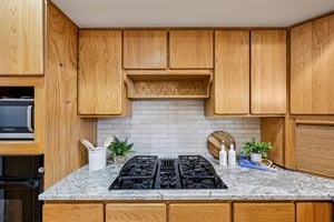 E Nassau Ave-S1112-022.jpg