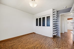 E Nassau Ave-S1112-031.jpg