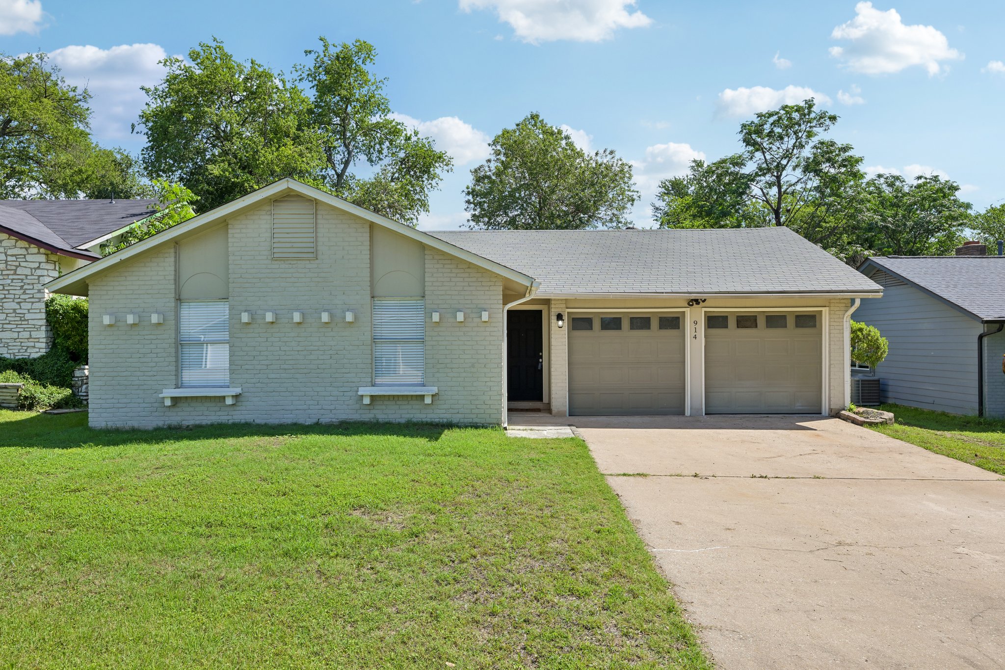 Hillside Oaks Dr-S3005-002.jpg