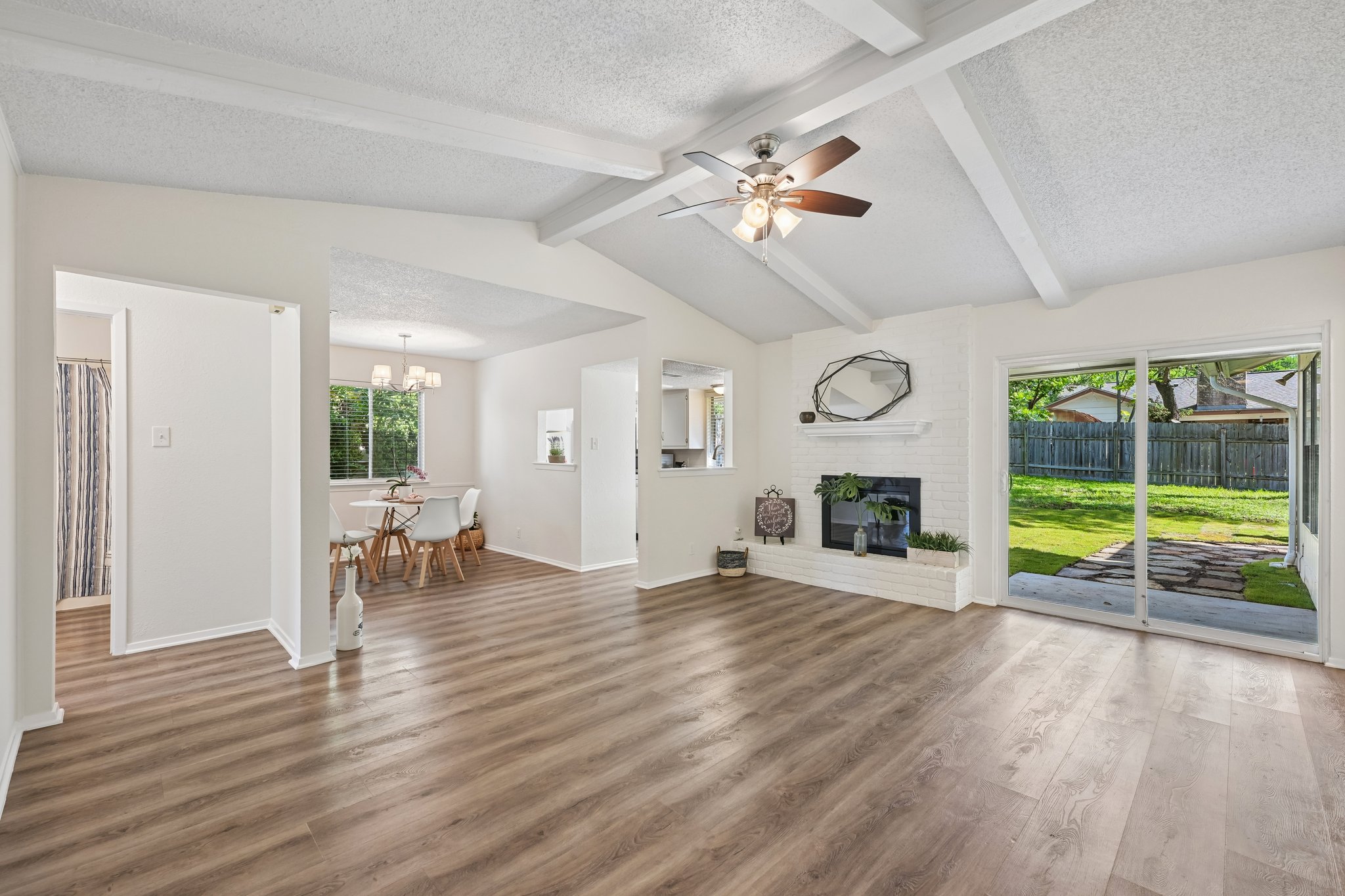 Hillside Oaks Dr-S3005-007.jpg