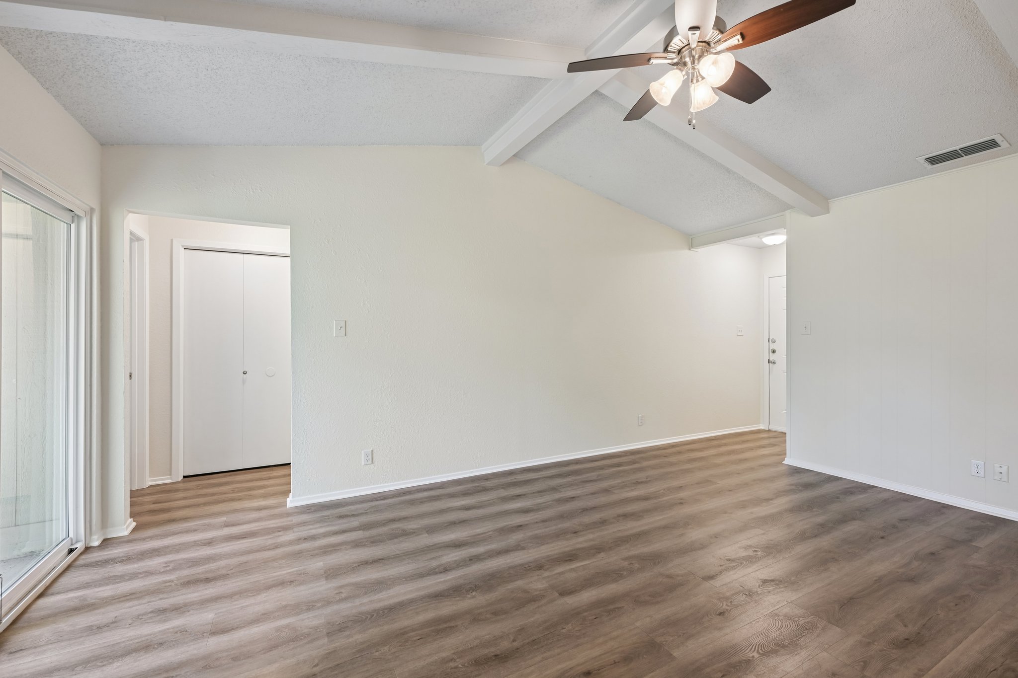 Hillside Oaks Dr-S3005-008.jpg