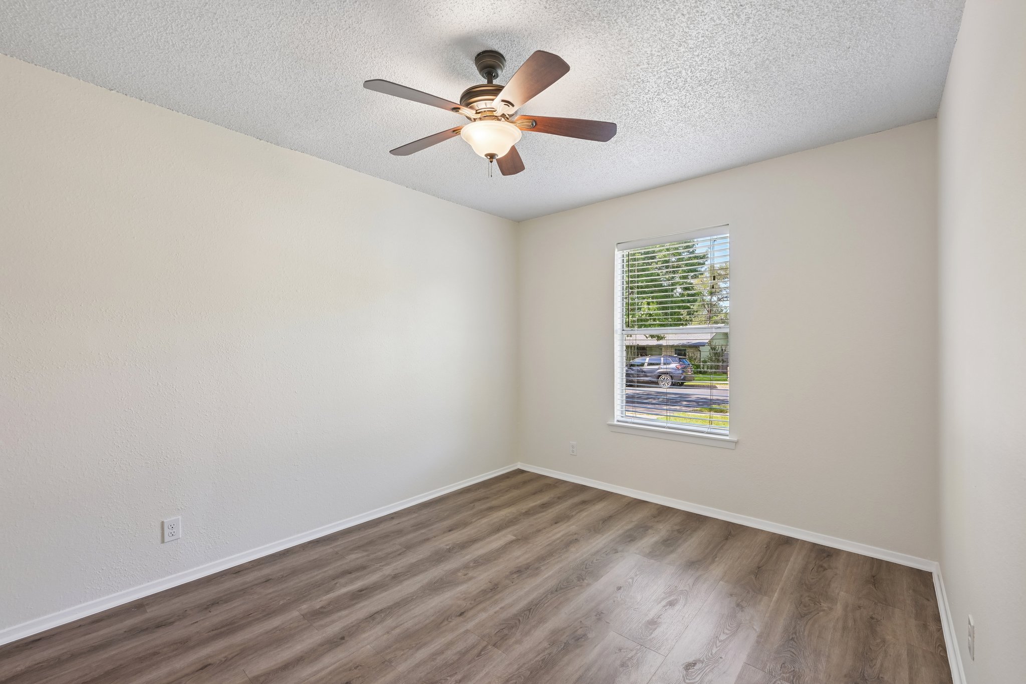 Hillside Oaks Dr-S3005-020.jpg