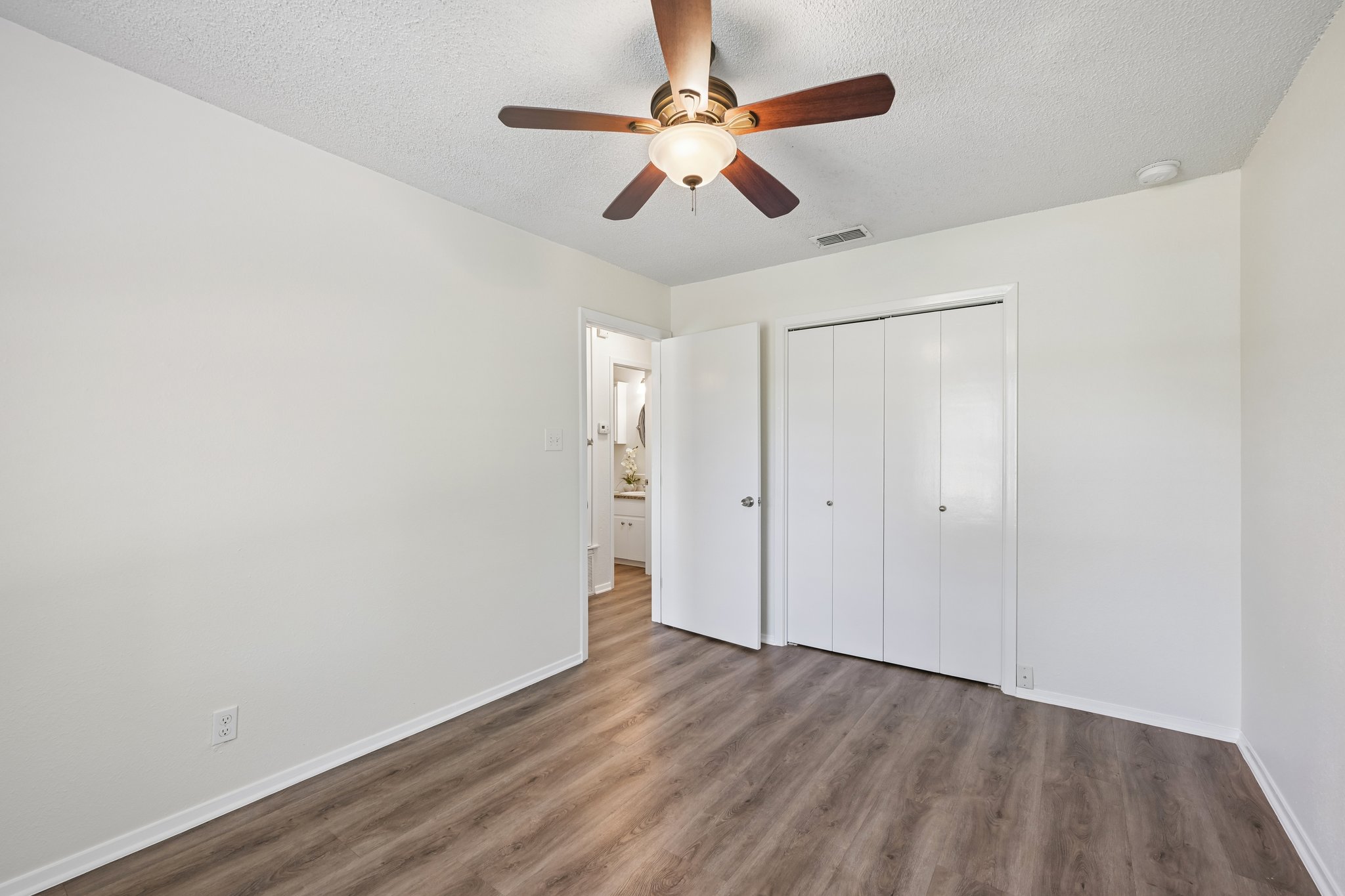Hillside Oaks Dr-S3005-021.jpg