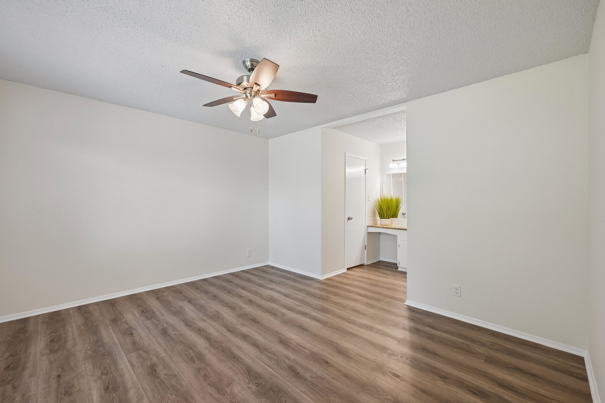 Hillside Oaks Dr-S3005-022.jpg