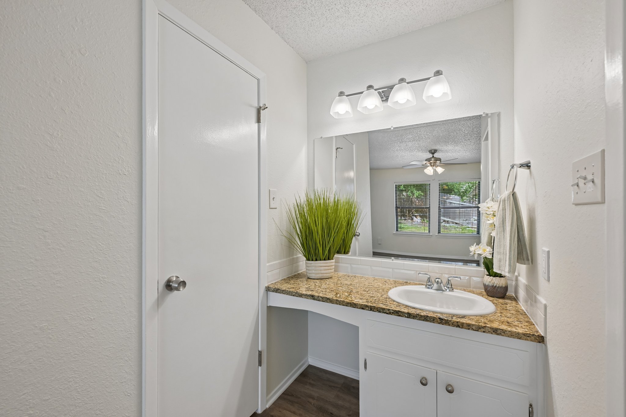 Hillside Oaks Dr-S3005-025.jpg