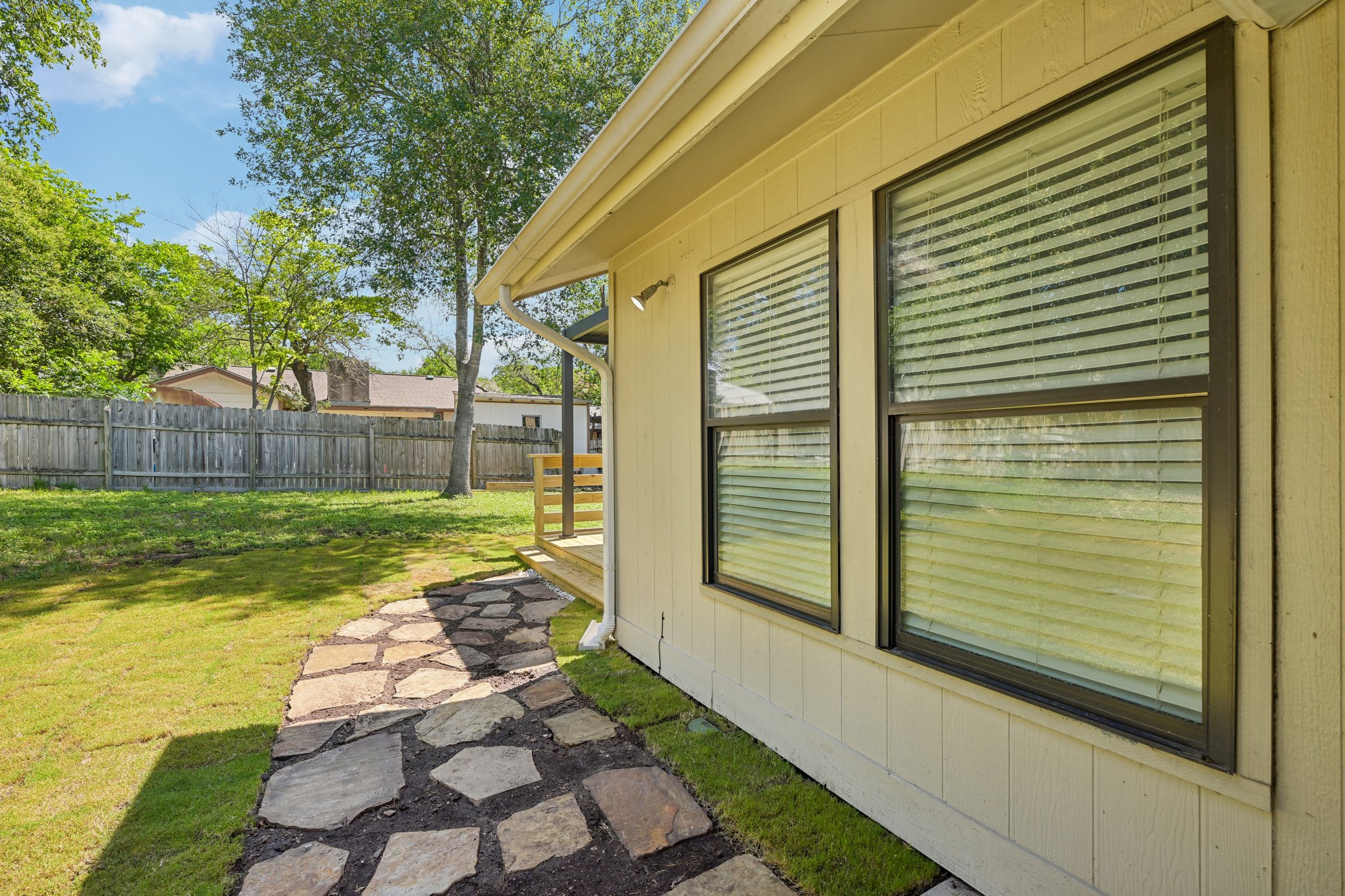 Hillside Oaks Dr-S3005-036.jpg
