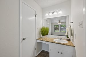 Hillside Oaks Dr-S3005-025.jpg