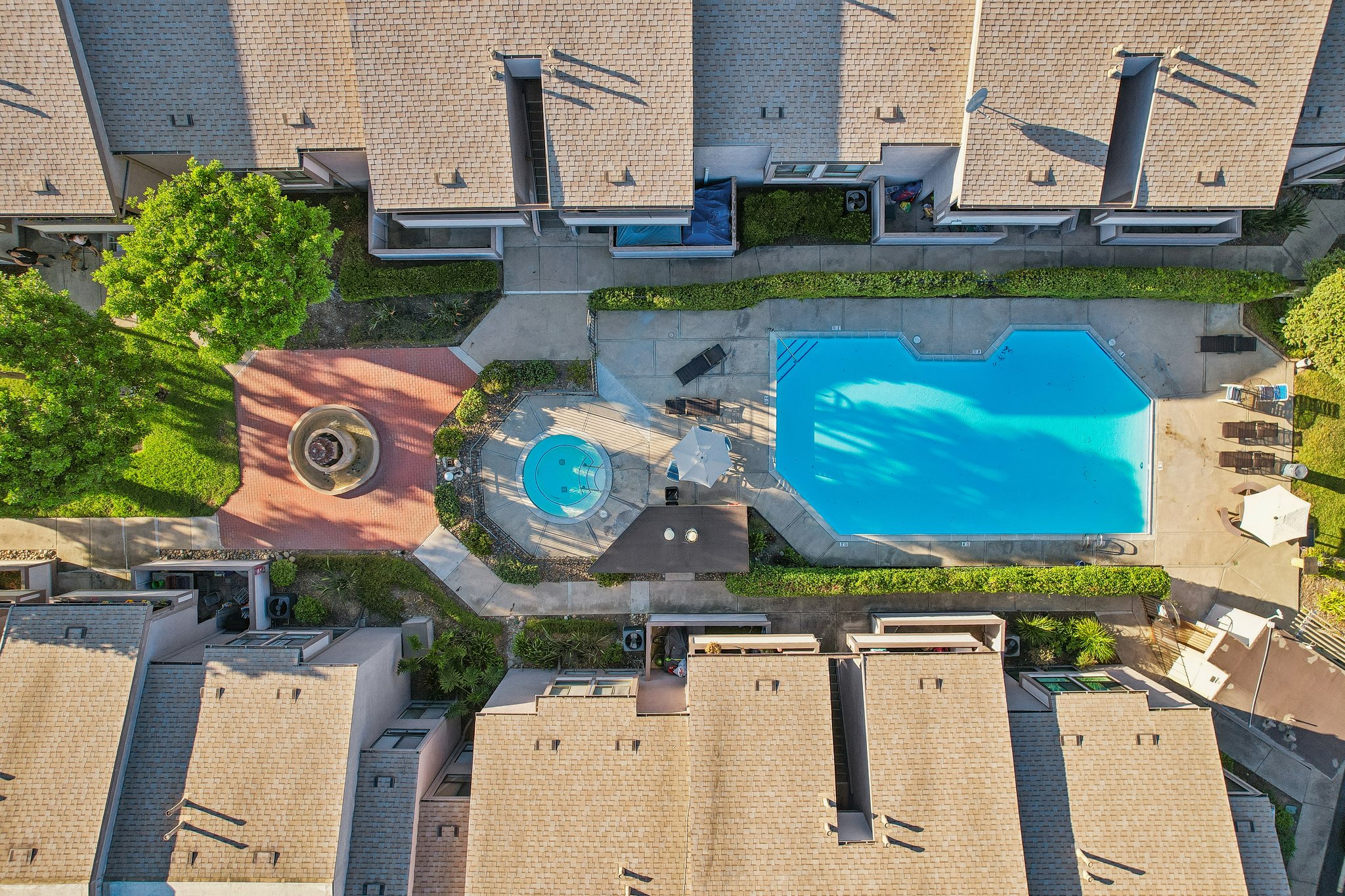 Gramercy Dr 198-0807-906.jpg