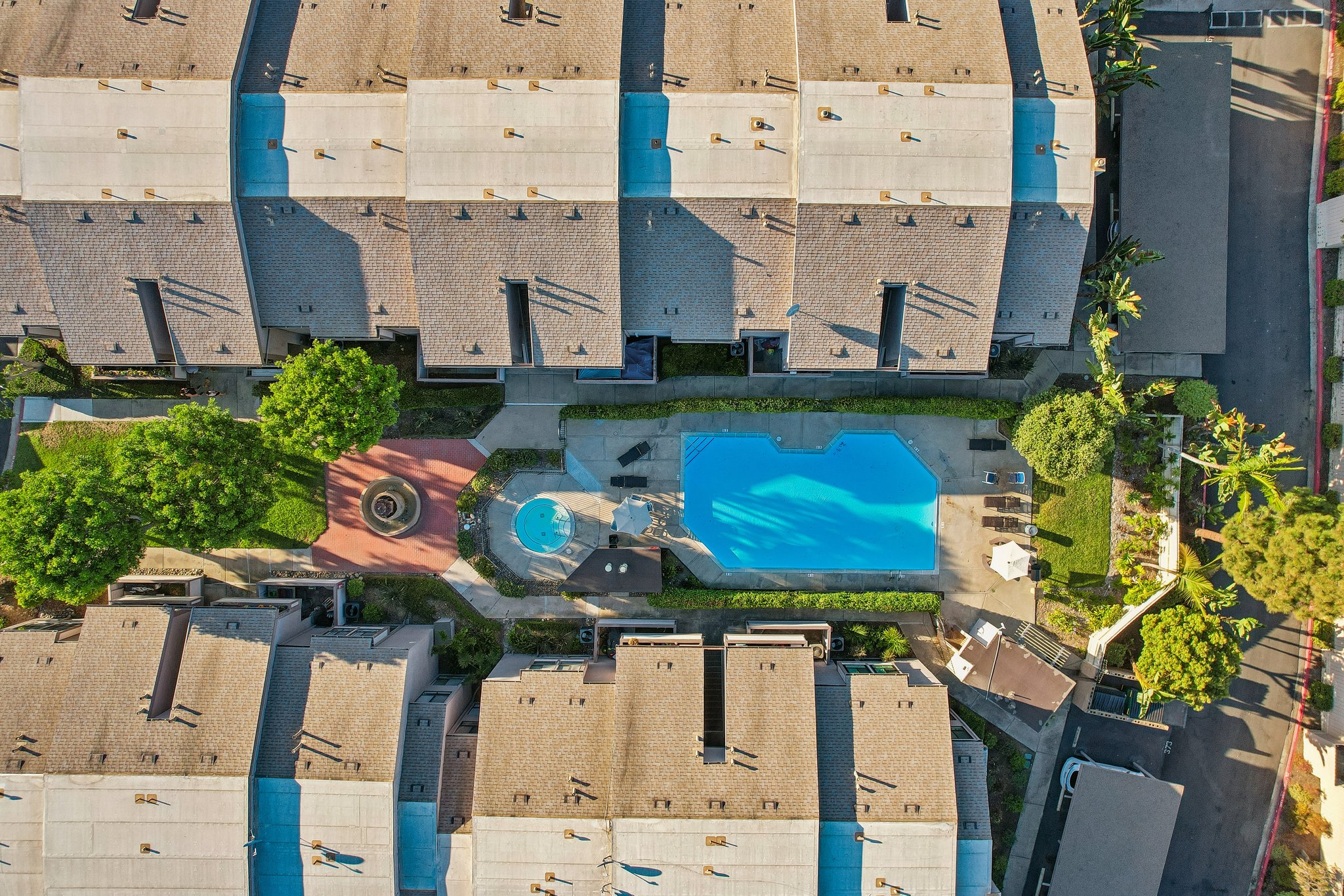 Gramercy Dr 198-0807-908.jpg