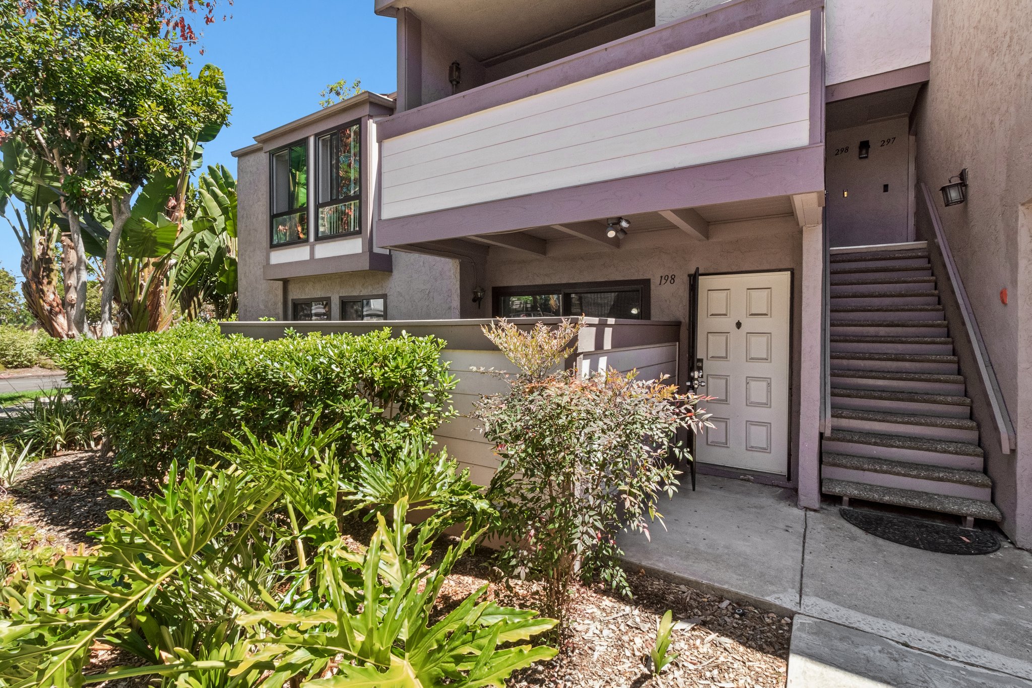 Gramercy Dr 198-S0807-001.jpg