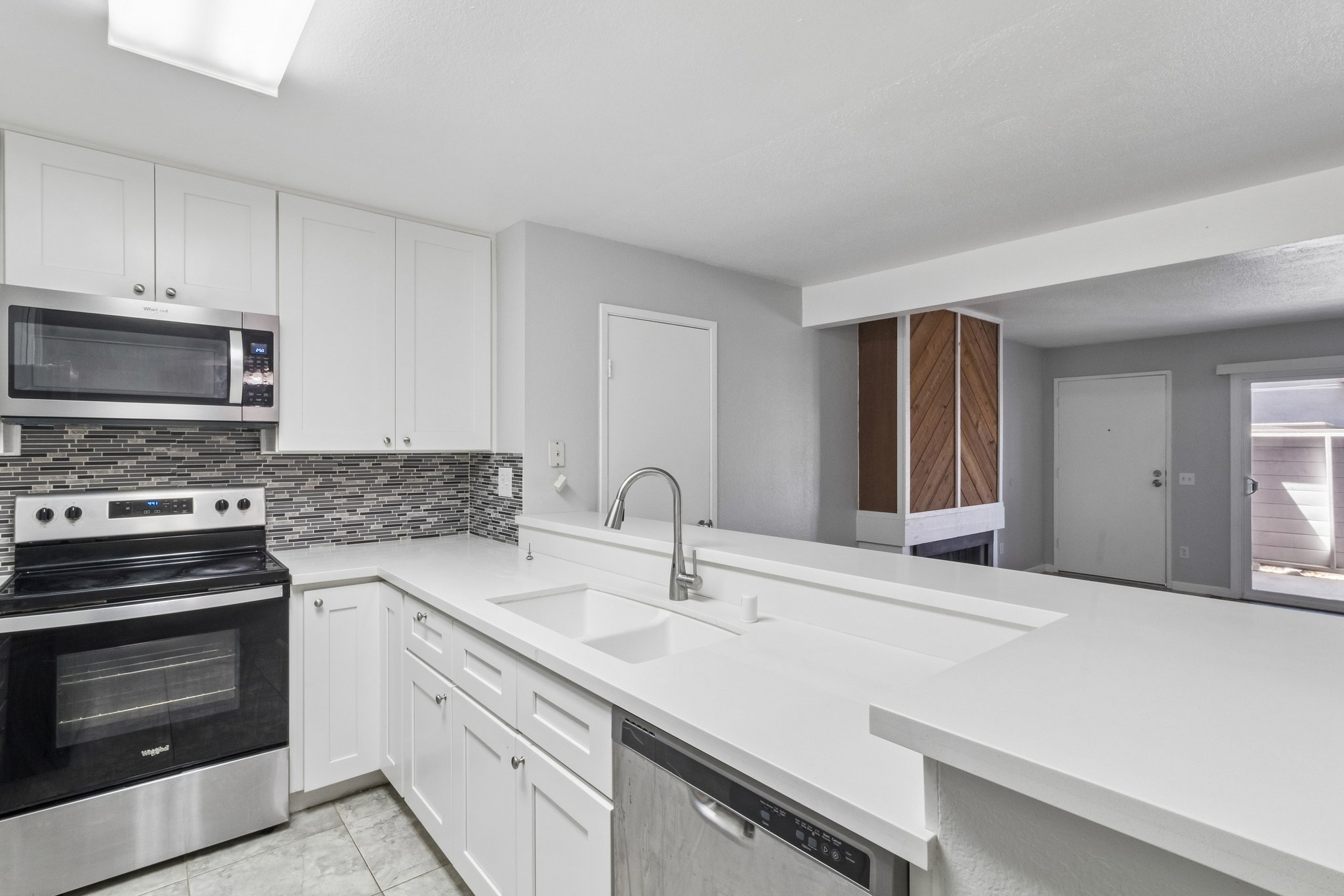 Gramercy Dr 198-S0807-010.jpg