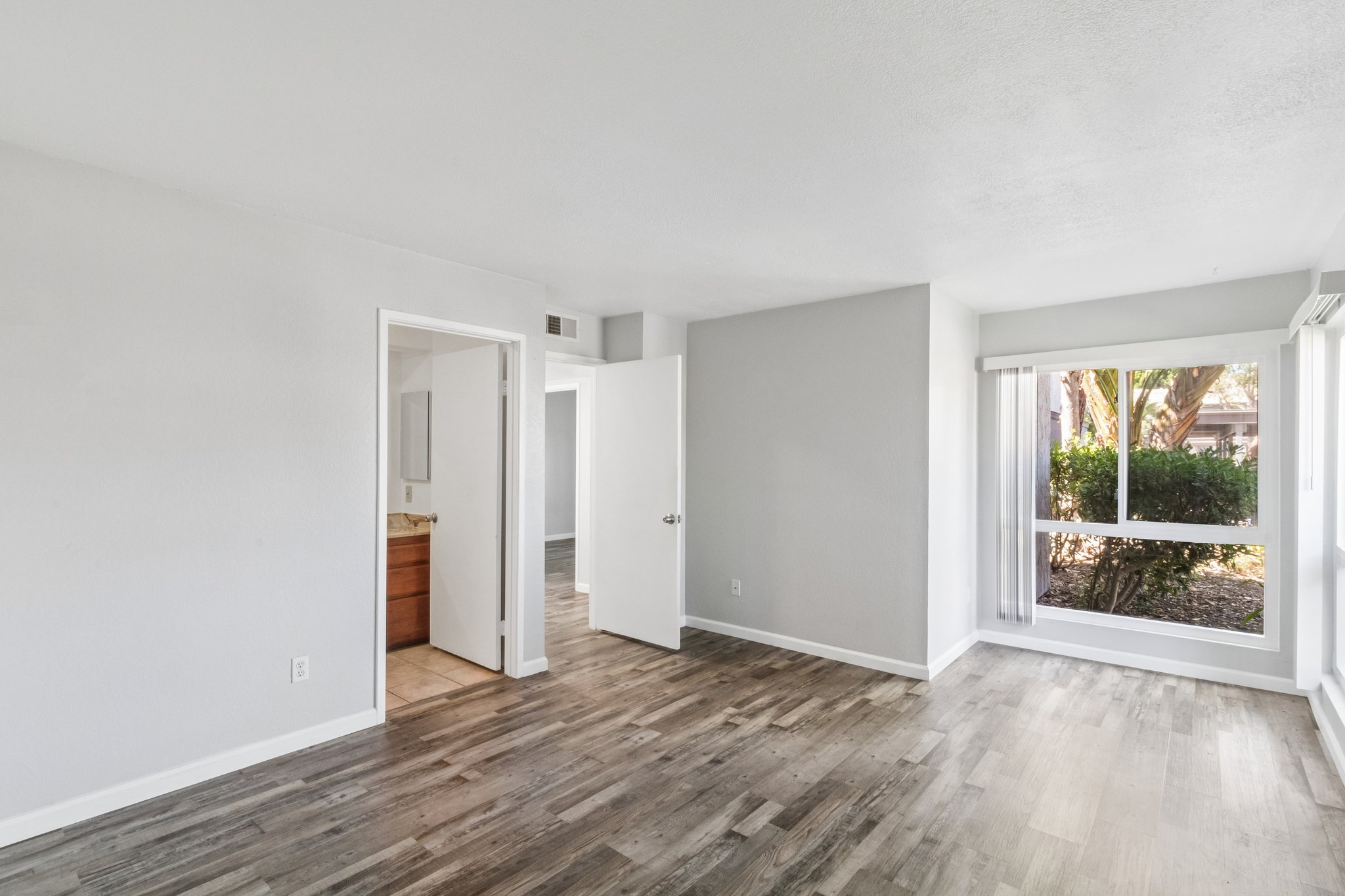Gramercy Dr 198-S0807-017.jpg