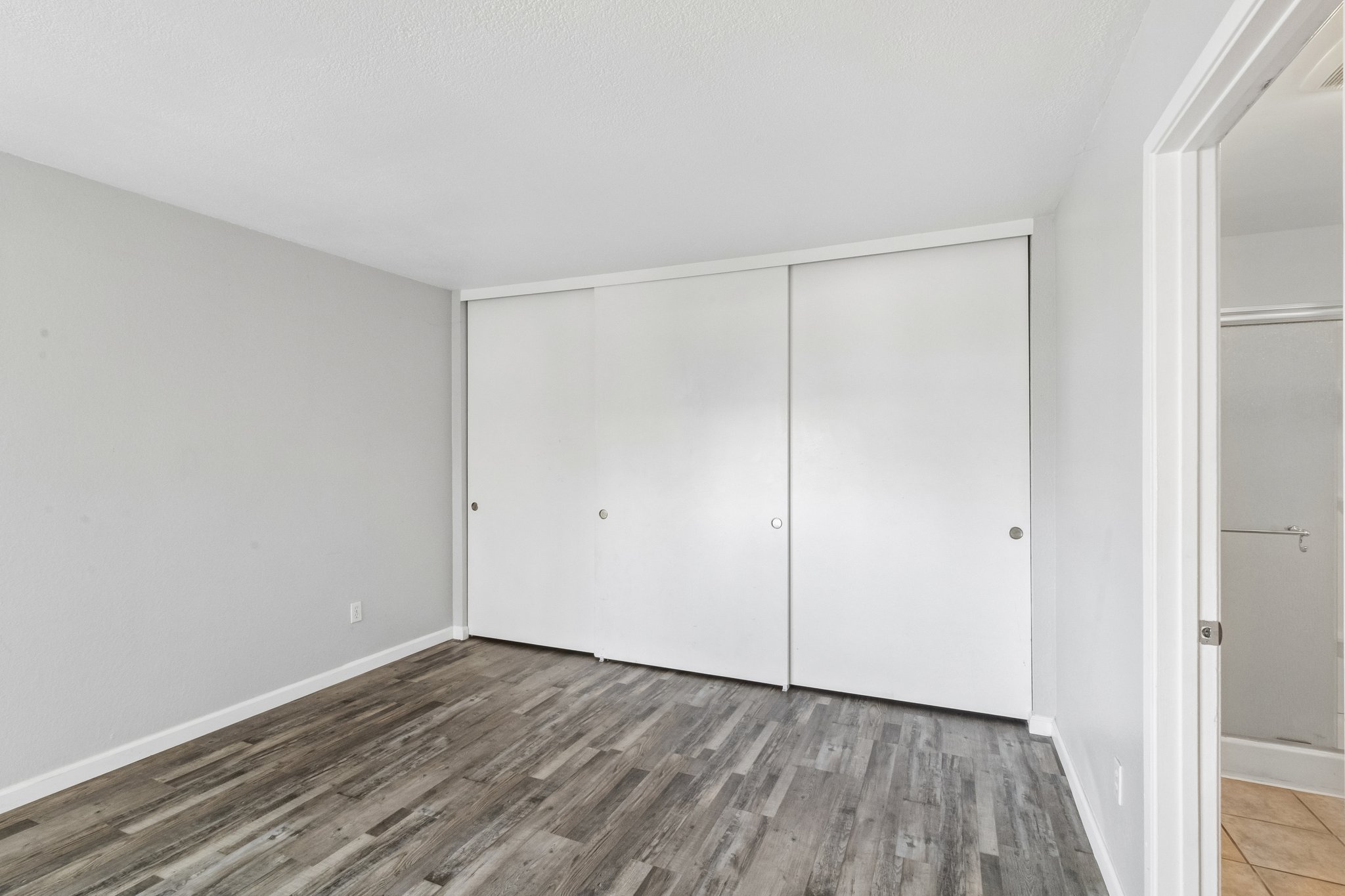 Gramercy Dr 198-S0807-019.jpg