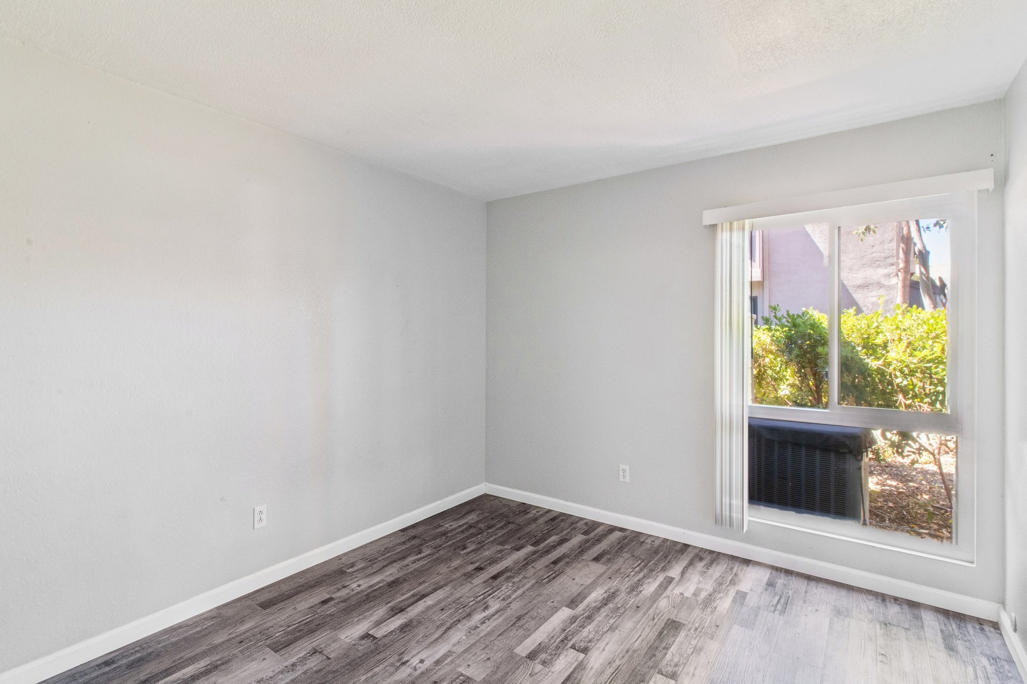 Gramercy Dr 198-S0807-023.jpg