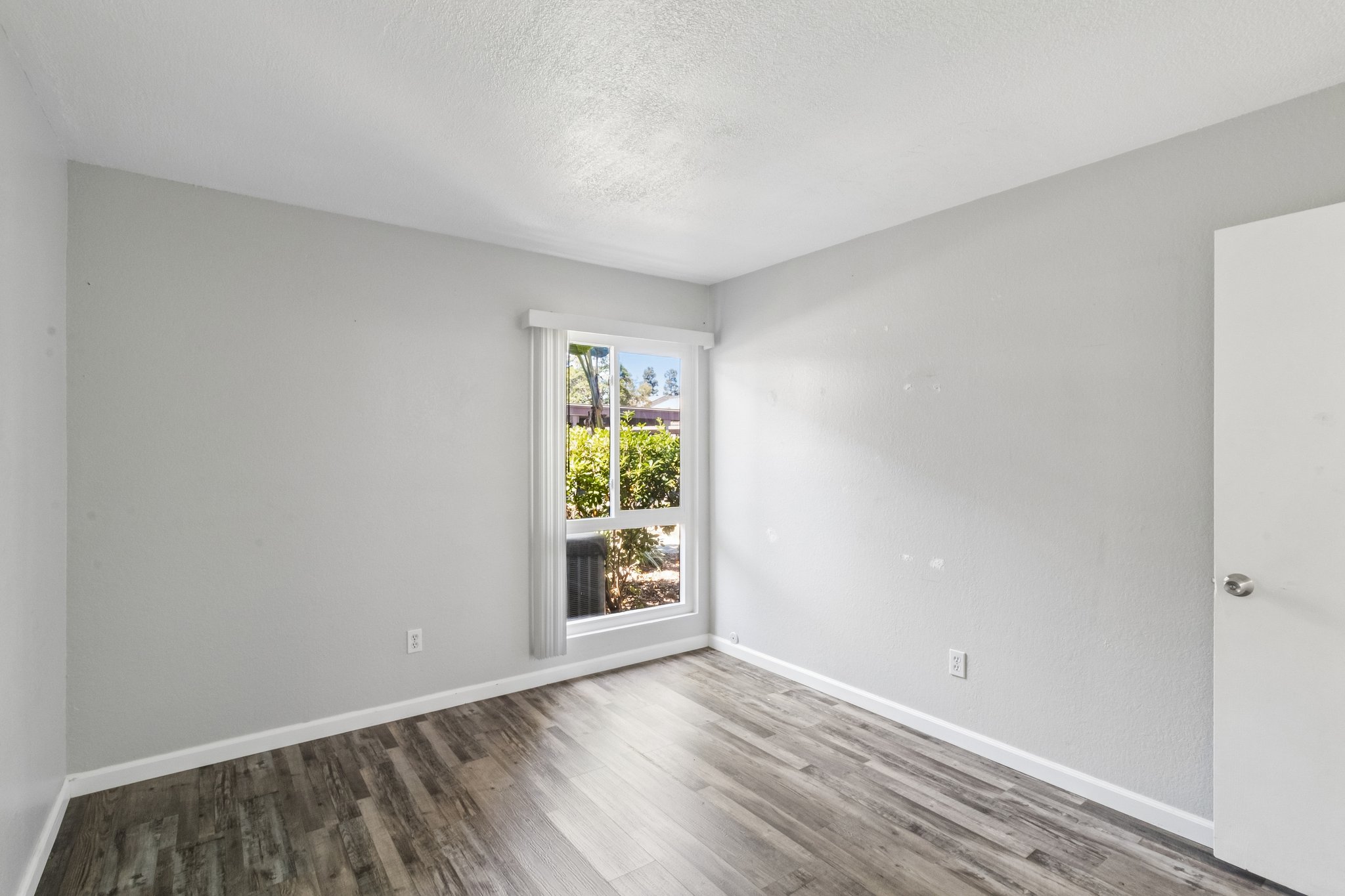 Gramercy Dr 198-S0807-024.jpg