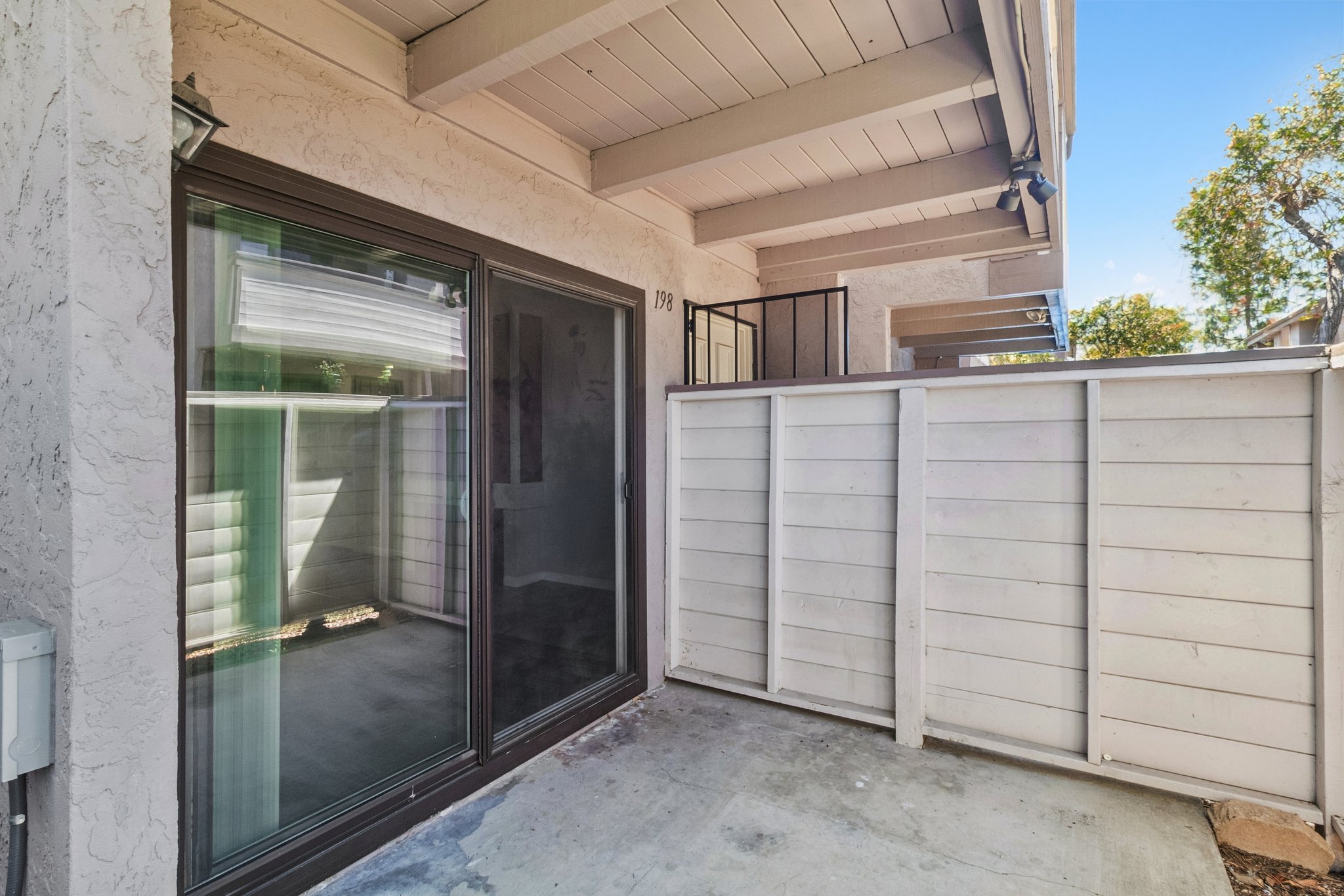 Gramercy Dr 198-S0807-026.jpg