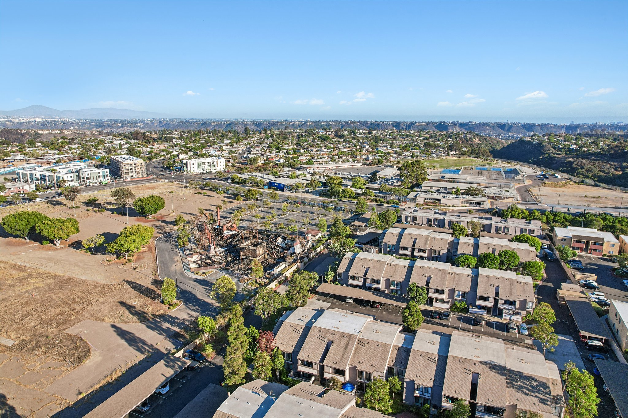 Gramercy Dr 198-S0807-031.jpg