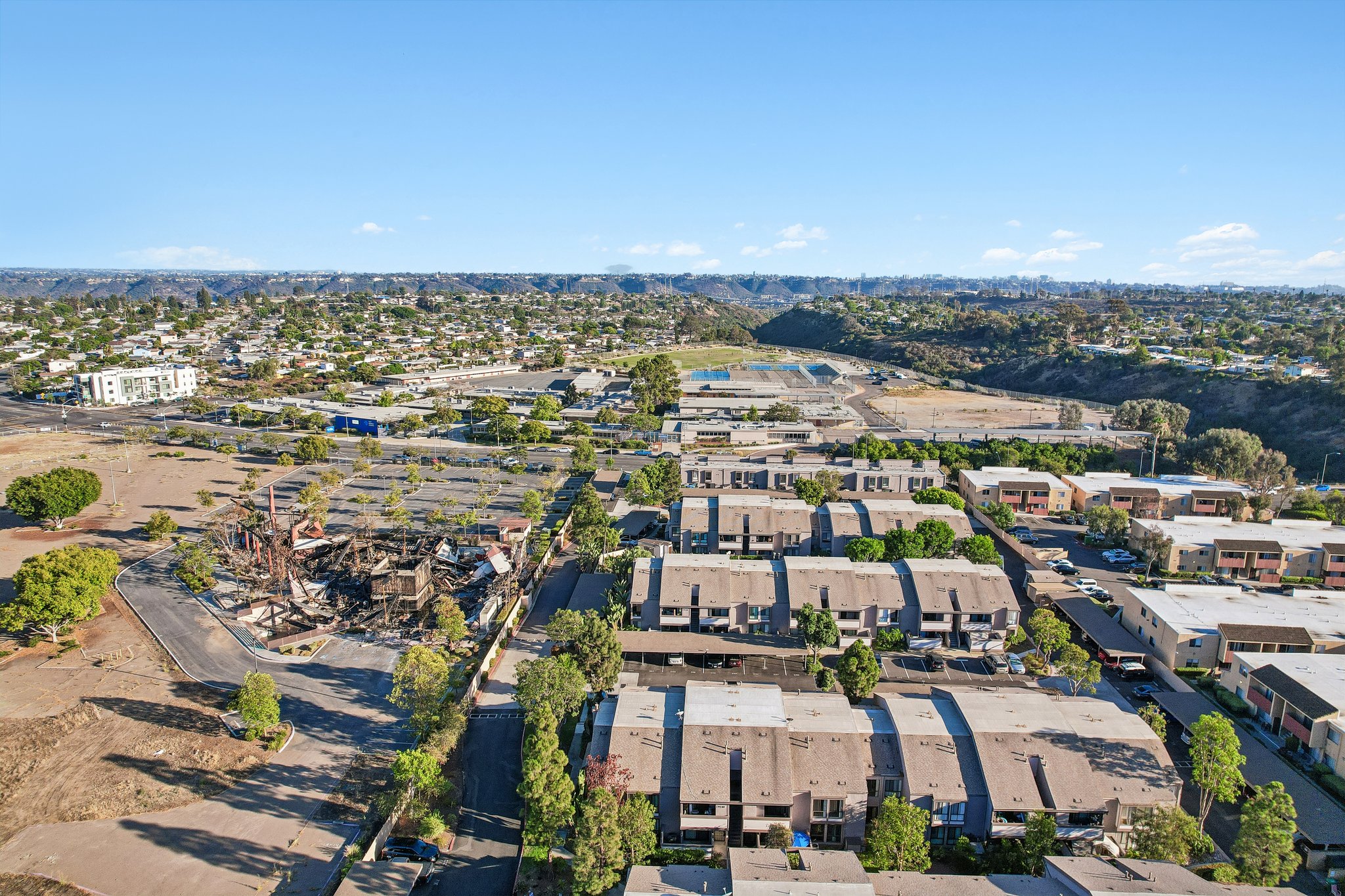 Gramercy Dr 198-S0807-032.jpg