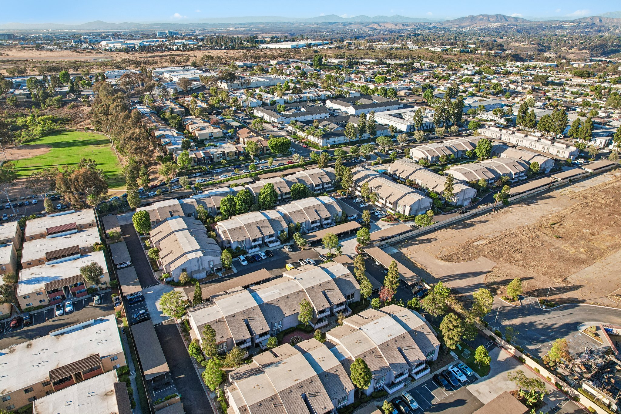 Gramercy Dr 198-S0807-036.jpg