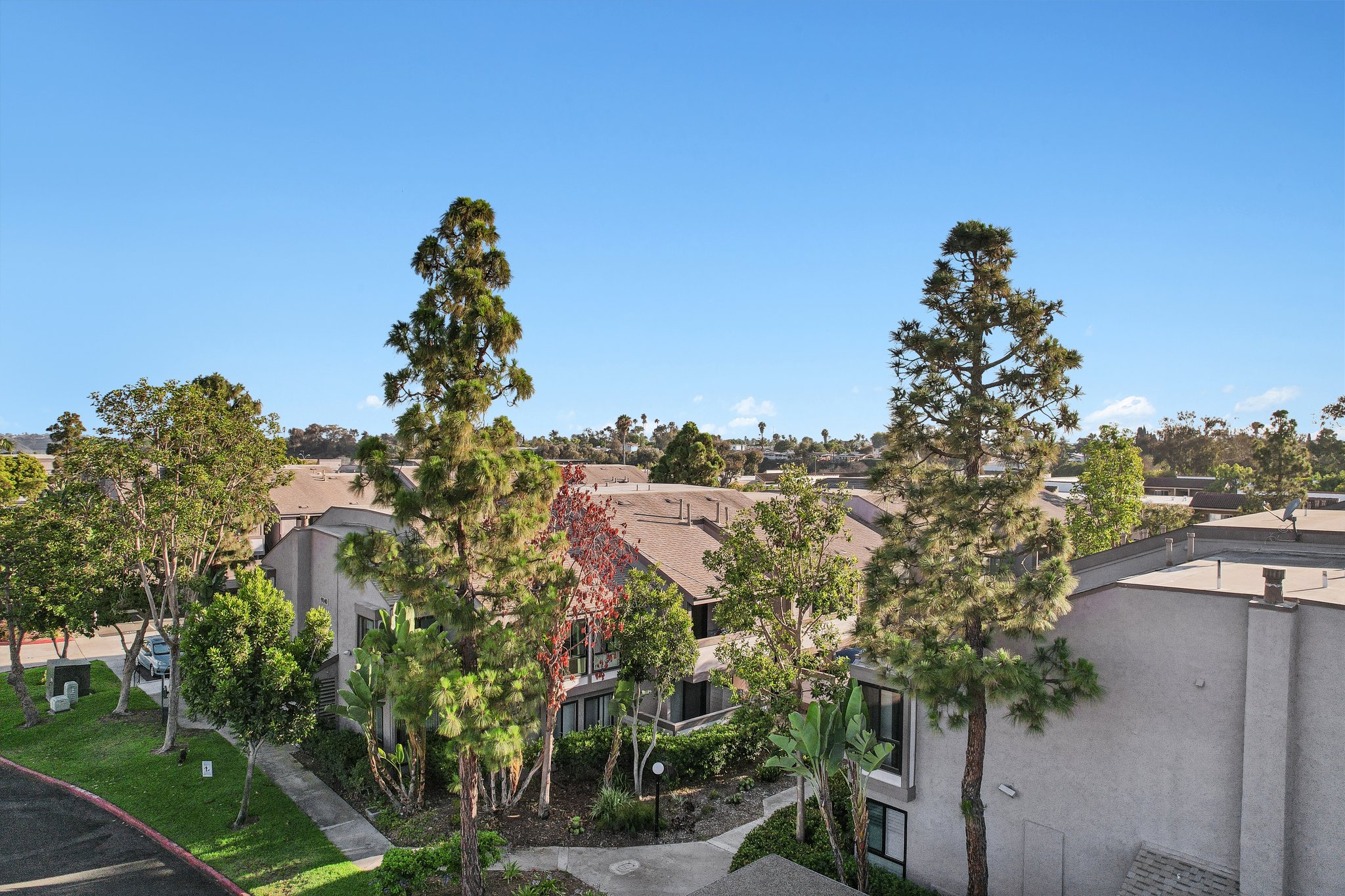 Gramercy Dr 198-S0807-039.jpg
