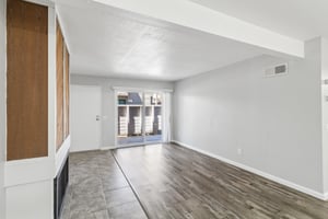 Gramercy Dr 198-S0807-005.jpg