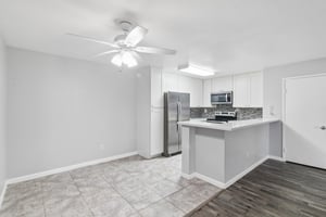 Gramercy Dr 198-S0807-007.jpg