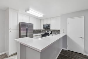 Gramercy Dr 198-S0807-008.jpg