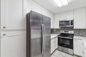 Gramercy Dr 198-S0807-011.jpg