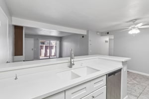 Gramercy Dr 198-S0807-012.jpg