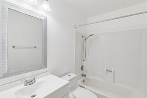 Gramercy Dr 198-S0807-013.jpg