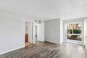 Gramercy Dr 198-S0807-017.jpg