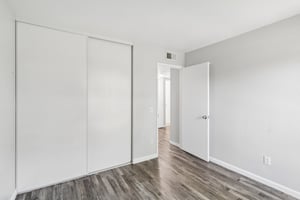 Gramercy Dr 198-S0807-022.jpg