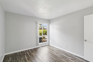 Gramercy Dr 198-S0807-024.jpg